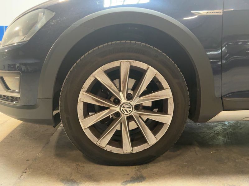 Volkswagen Golf VII 1.6 TDI Allstar 4Motion BlueMotion Tech 2015 – снимка на щета