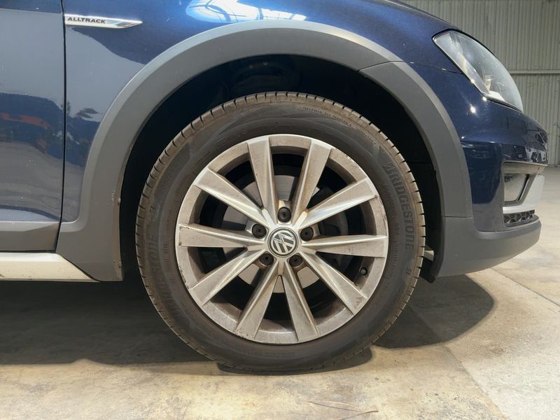 Volkswagen Golf VII 1.6 TDI Allstar 4Motion BlueMotion Tech 2015 – снимка 20