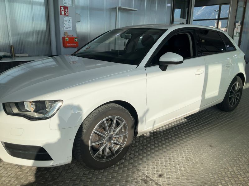 Audi A3 Sportback 1.6 TDI Attraction 2016 – снимка на щета 2