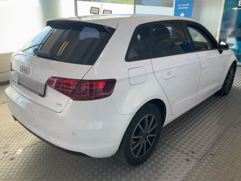Audi A3 Sportback 1.6 TDI Attraction 2016 – снимка на щета 8