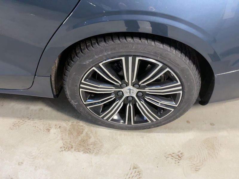 Volvo V60 2.0 T6 Recharge Plug-in Hybrid Core AWD 2022 – снимка 5