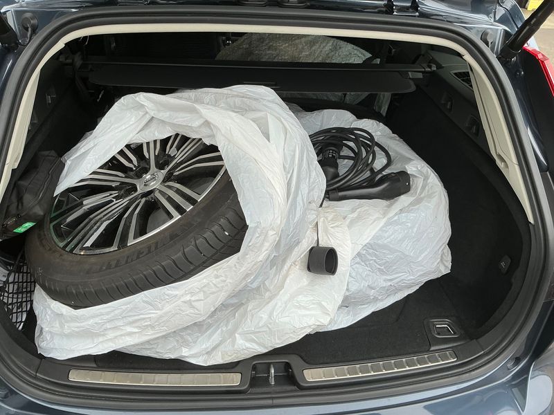 Volvo V60 2.0 T6 Recharge Plug-in Hybrid Core AWD 2022 – снимка 16