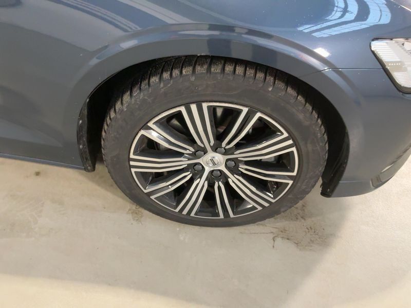 Volvo V60 2.0 T6 Recharge Plug-in Hybrid Core AWD 2022 – снимка 11