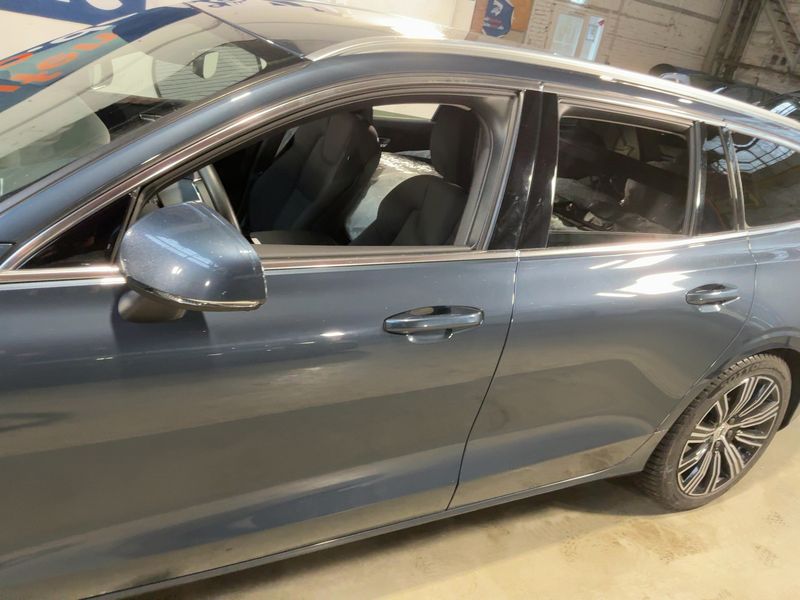 Volvo V60 2.0 T6 Recharge Plug-in Hybrid Core AWD 2022 – снимка 4
