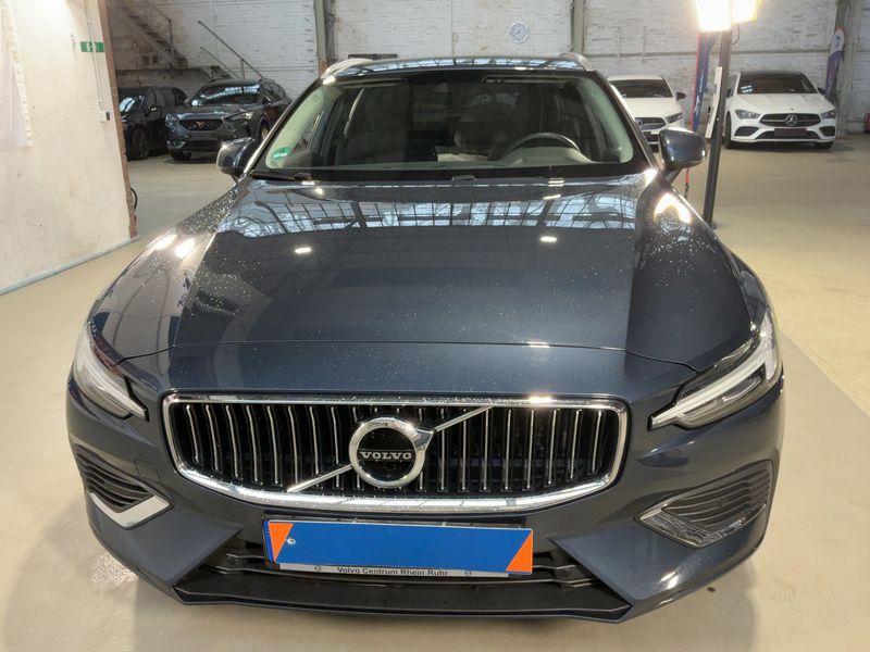 Volvo V60 2.0 T6 Recharge Plug-in Hybrid Core AWD 2022 – снимка 14