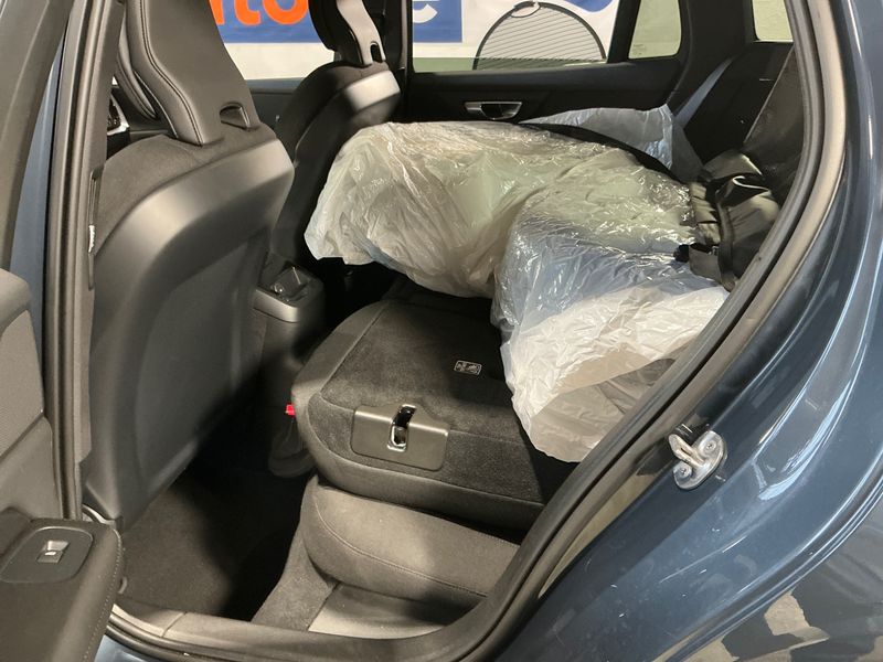 Volvo V60 2.0 T6 Recharge Plug-in Hybrid Core AWD 2022 – снимка 23