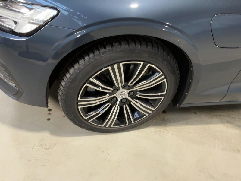 Volvo V60 2.0 T6 Recharge Plug-in Hybrid Core AWD 2022 – снимка 3