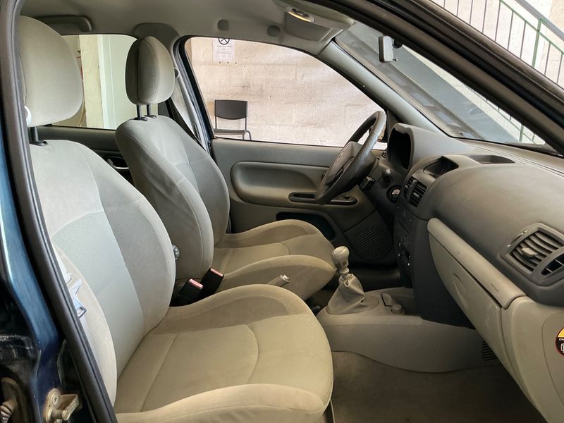 Renault Clio 1.4 Privilege Luxe 2005 – снимка 3