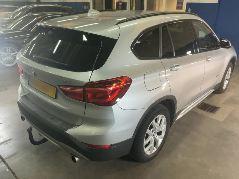 BMW X1 xDrive 20i Sport Line 2017 – снимка 8