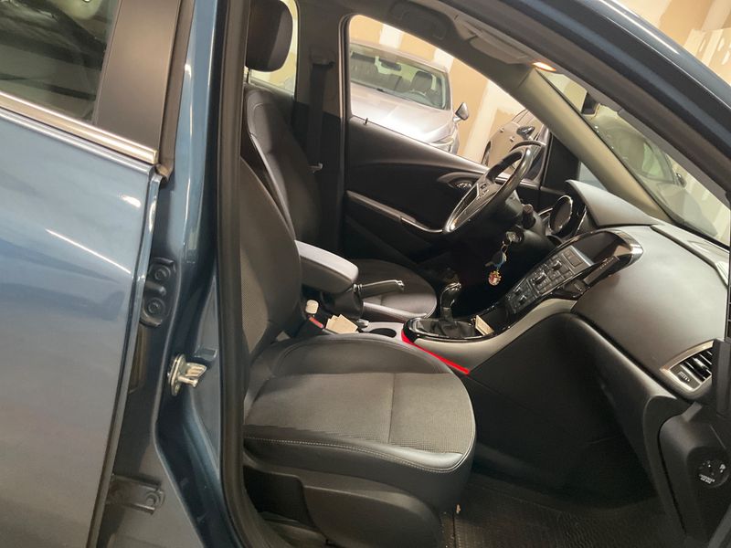 Opel Astra 1.6 CDTI DPF Cosmo 2014 – снимка 3
