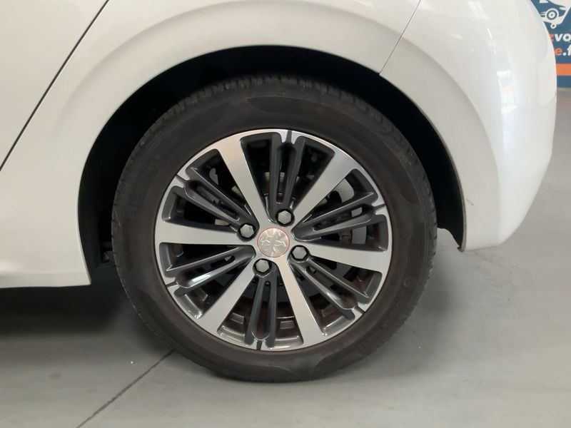 Peugeot 208 1.2 e-THP Roland Garros 2017 – снимка 5