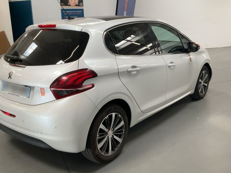Peugeot 208 1.2 e-THP Roland Garros 2017 – снимка 8