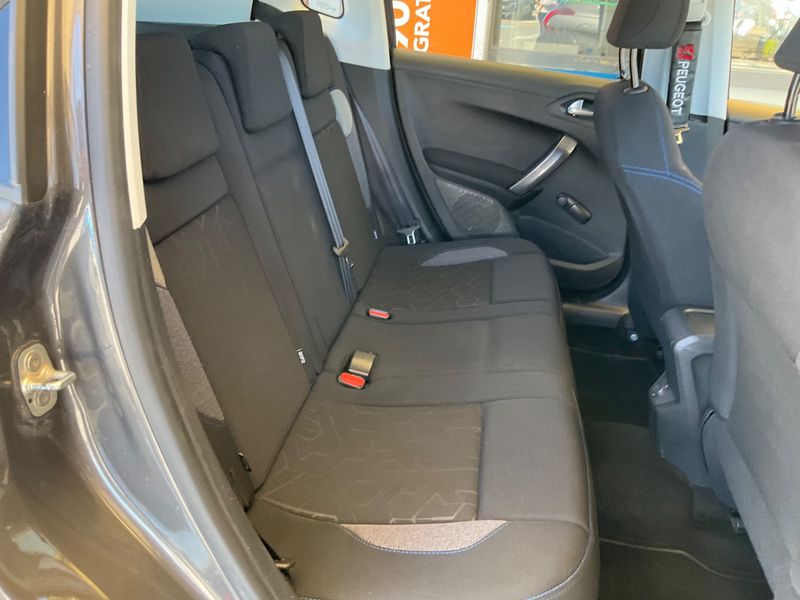 Peugeot 2008 1.6 Blue-HDi Style 2018 – снимка 19