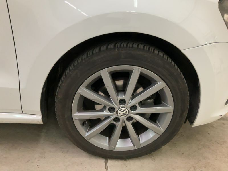Volkswagen Polo 1.4 TDI Fresh BlueMotion Tech 2015 – снимка 11