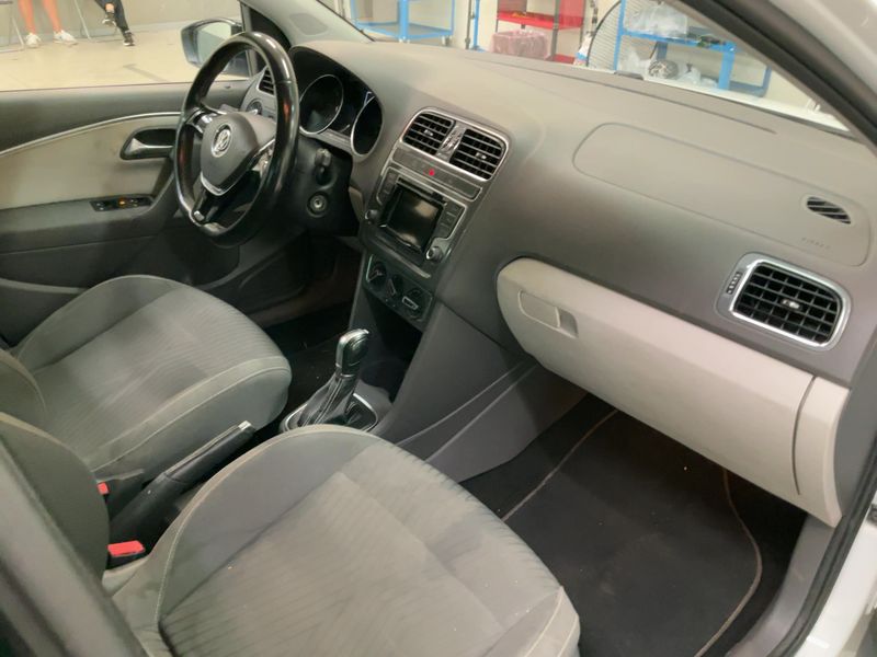 Volkswagen Polo 1.4 TDI Fresh BlueMotion Tech 2015 – снимка 17