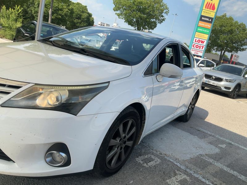 Toyota Avensis 2.0 D-4D Advance 2014 – снимка 2