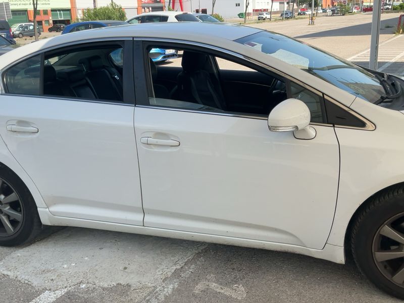 Toyota Avensis 2.0 D-4D Advance 2014 – снимка 10