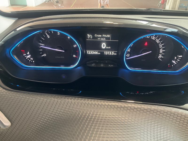Peugeot 2008 1.6 Blue-HDi Allure 2016 – снимка 19