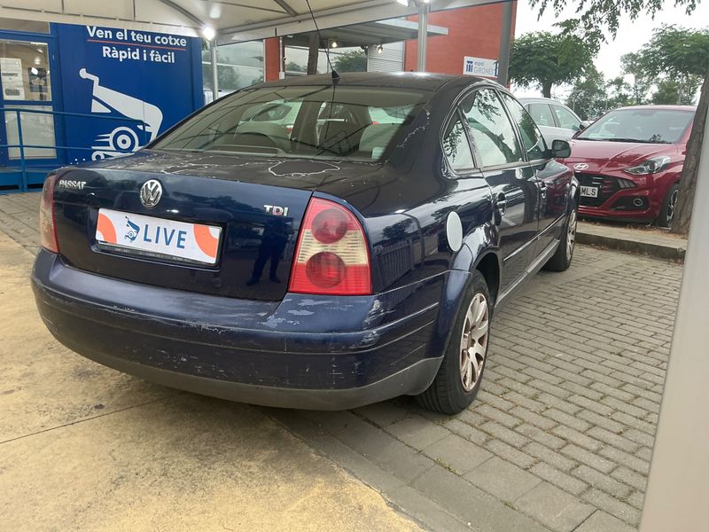 Volkswagen Passat 1.9 TDI Edition 2002 – снимка 2