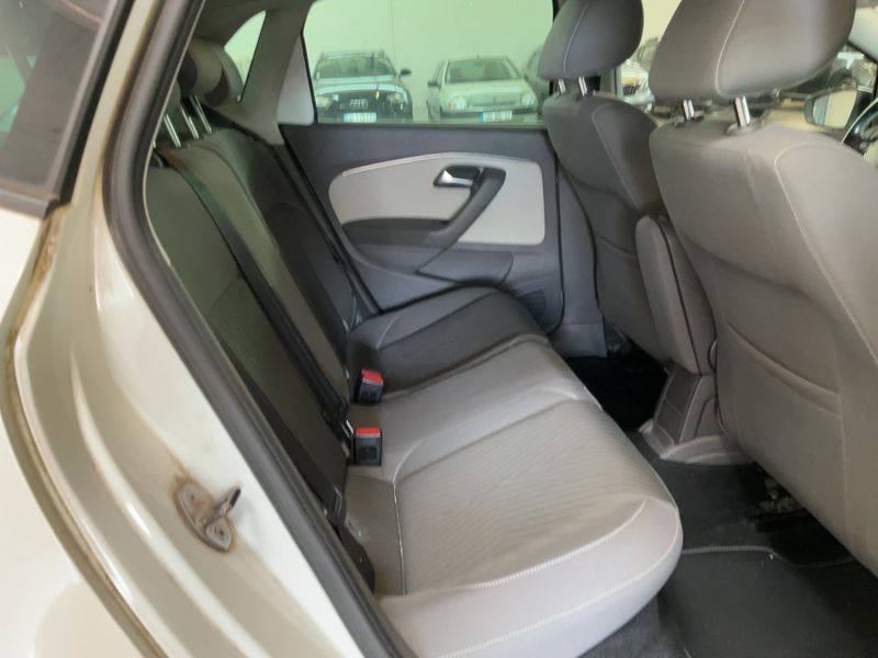 Volkswagen Polo 1.2 TSI Comfortline BlueMotion Tech 2014 – снимка 19