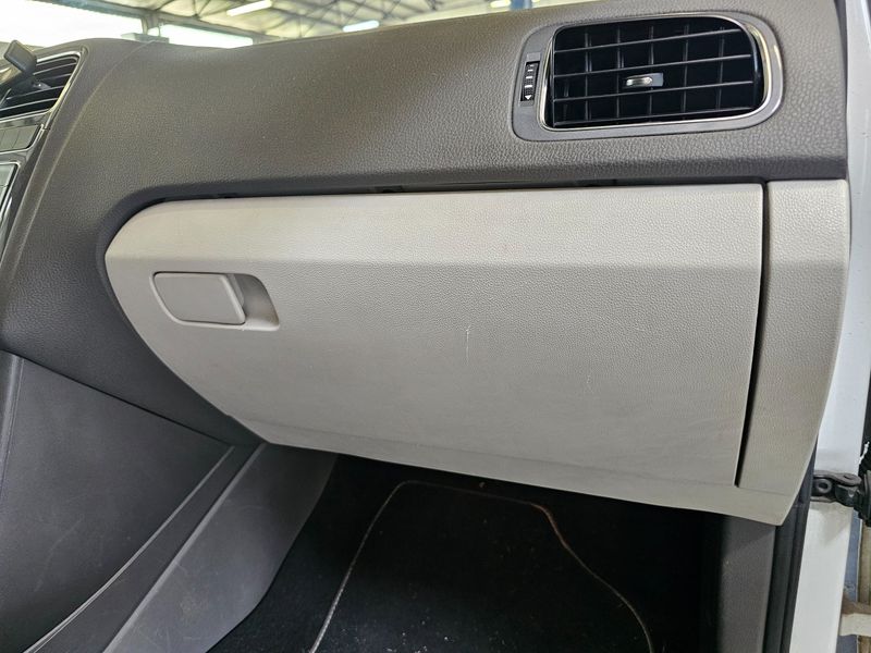 Volkswagen Polo 1.2 TSI Comfortline BlueMotion Tech 2014 – снимка 26