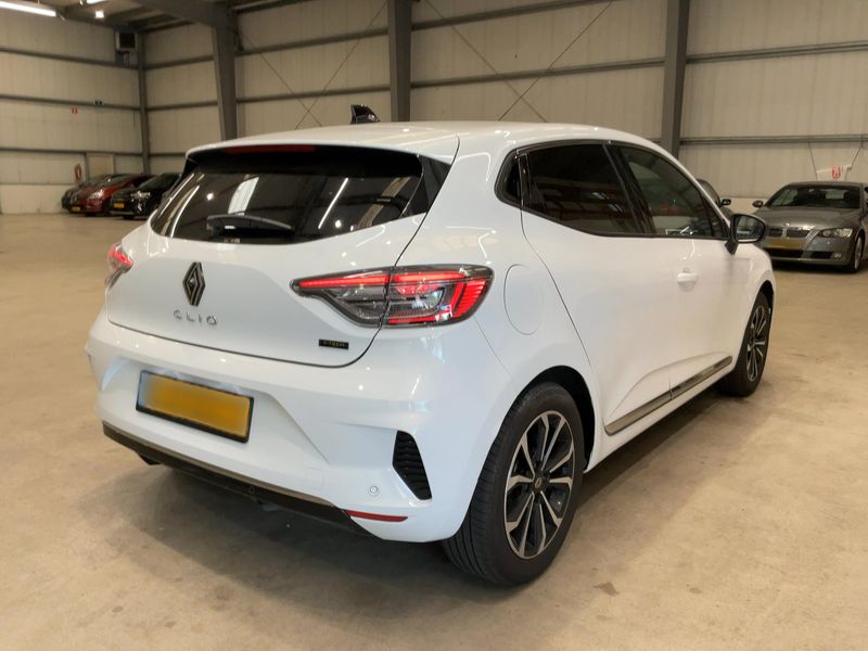 Renault Clio 1.6 Hybrid E-Tech Techno 2024 – снимка 8
