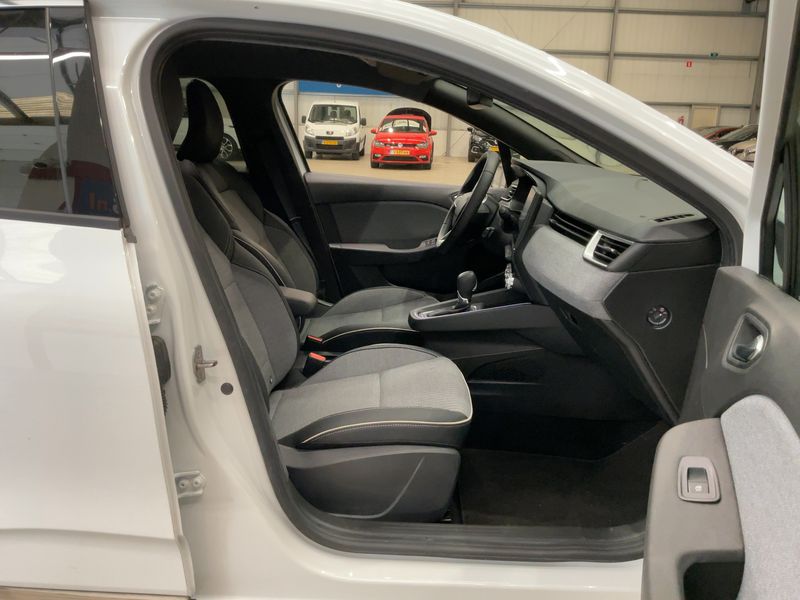 Renault Clio 1.6 Hybrid E-Tech Techno 2024 – снимка 16