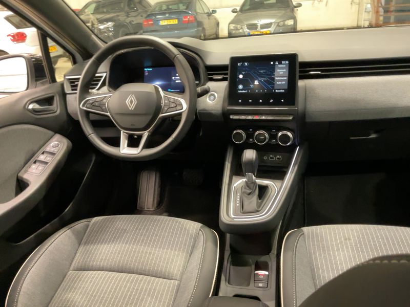 Renault Clio 1.6 Hybrid E-Tech Techno 2024 – снимка 17