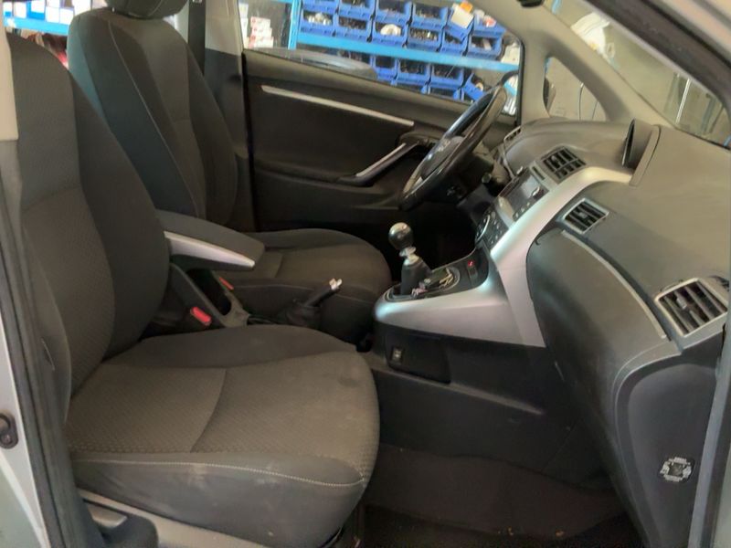 Toyota Verso 2.0 D-4D Dynamic 2013 – снимка 11