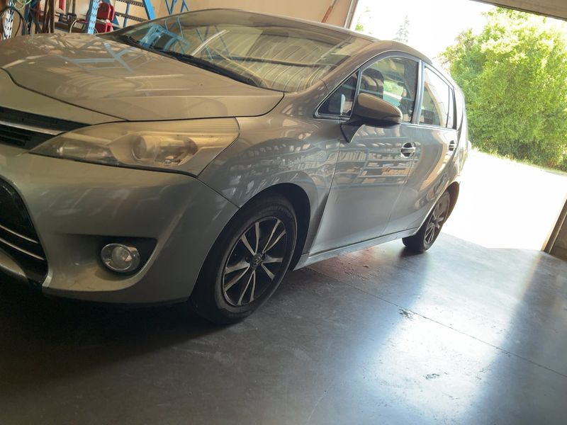 Toyota Verso 2.0 D-4D Dynamic 2013 – снимка 2