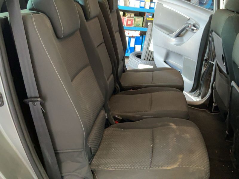 Toyota Verso 2.0 D-4D Dynamic 2013 – снимка 14