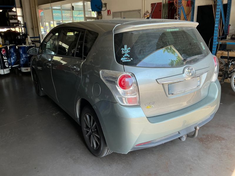 Toyota Verso 2.0 D-4D Dynamic 2013 – снимка 3