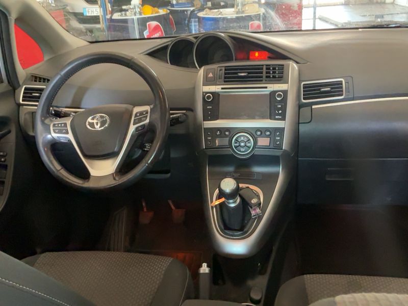 Toyota Verso 2.0 D-4D Dynamic 2013 – снимка 12
