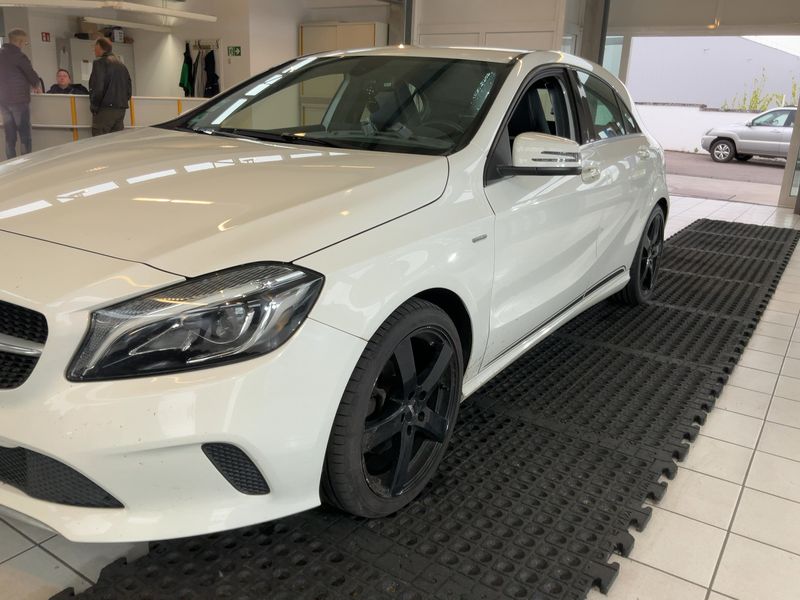 Mercedes-Benz A-Klasse A 200 CDI 4Matic Urban 2016 – снимка 2