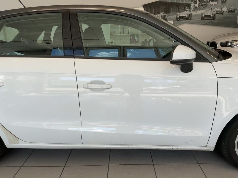 Audi A1 Sportback 1.0 TFSI 2015 – снимка 10