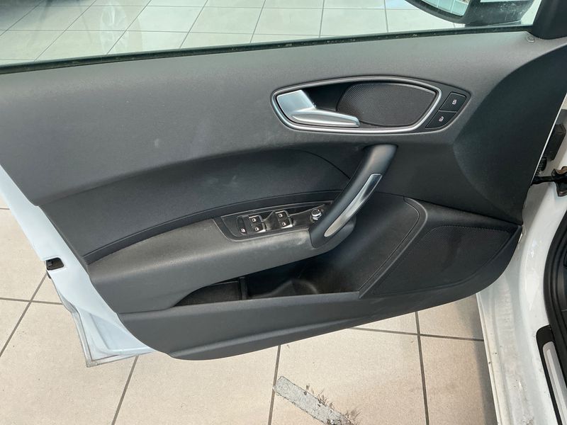 Audi A1 Sportback 1.0 TFSI 2015 – снимка 24