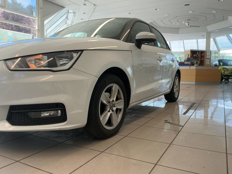 Audi A1 Sportback 1.0 TFSI 2015 – снимка 2