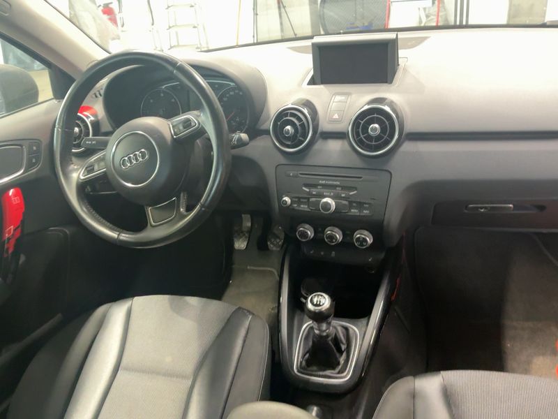 Audi A1 2.0 TDI Ambition 2012 – снимка 17