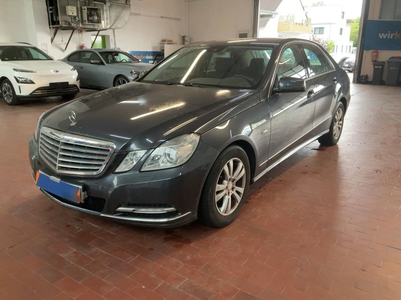 Mercedes-Benz E-Klasse E 200 CGI BlueEfficiency Elegance 2011 – снимка 1