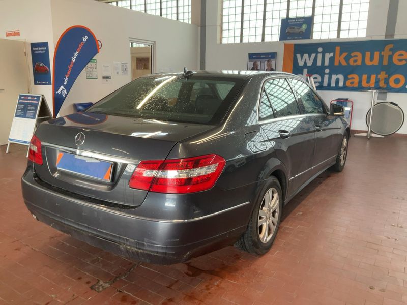 Mercedes-Benz E-Klasse E 200 CGI BlueEfficiency Elegance 2011 – снимка 8