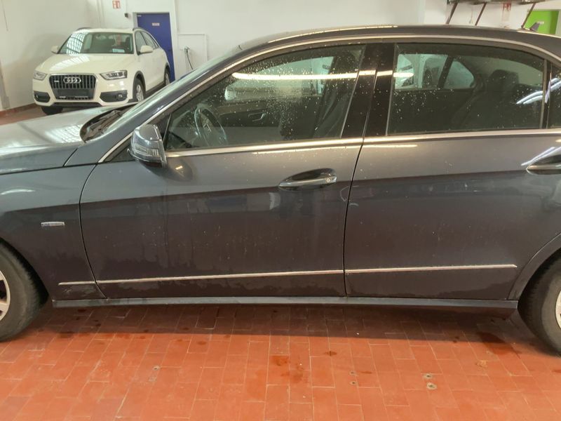 Mercedes-Benz E-Klasse E 200 CGI BlueEfficiency Elegance 2011 – снимка 4