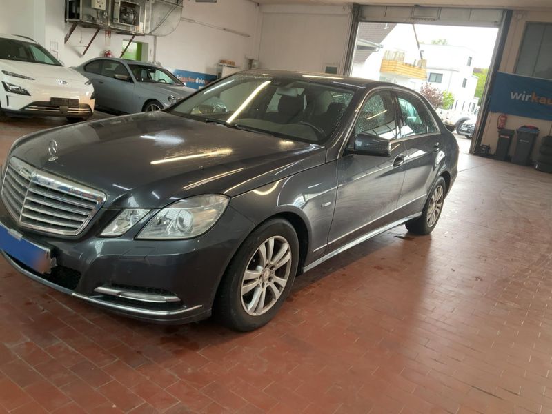 Mercedes-Benz E-Klasse E 200 CGI BlueEfficiency Elegance 2011 – снимка 2