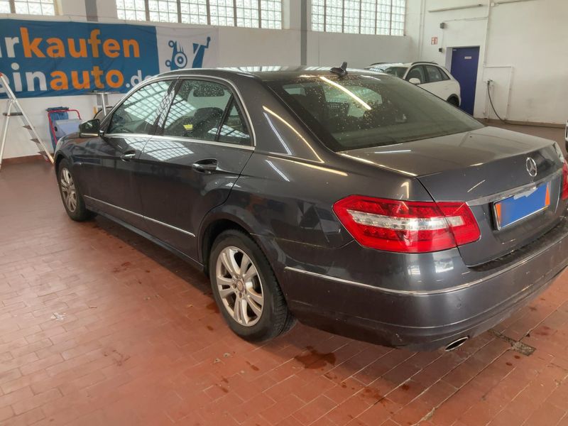 Mercedes-Benz E-Klasse E 200 CGI BlueEfficiency Elegance 2011 – снимка 6