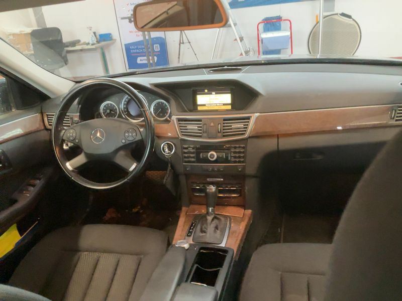 Mercedes-Benz E-Klasse E 200 CGI BlueEfficiency Elegance 2011 – снимка 18