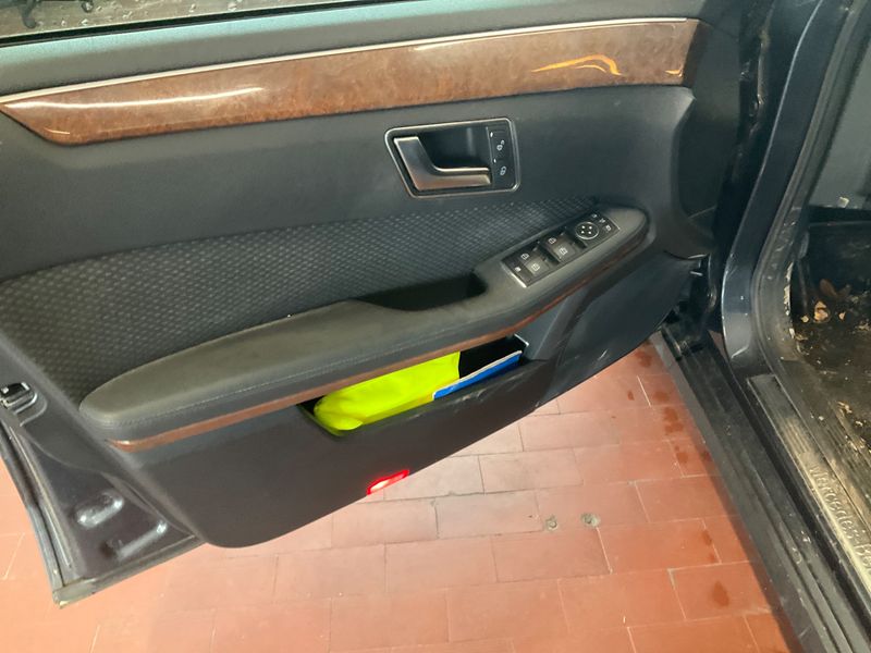 Mercedes-Benz E-Klasse E 200 CGI BlueEfficiency Elegance 2011 – снимка 36