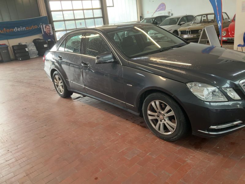 Mercedes-Benz E-Klasse E 200 CGI BlueEfficiency Elegance 2011 – снимка 12