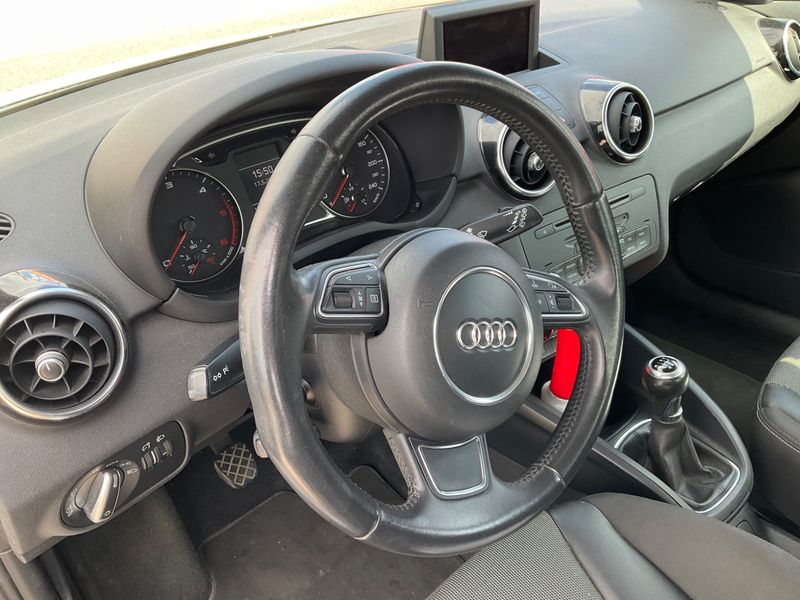 Audi A1 Sportback 1.6 TDI Ambition 2013 – снимка 23