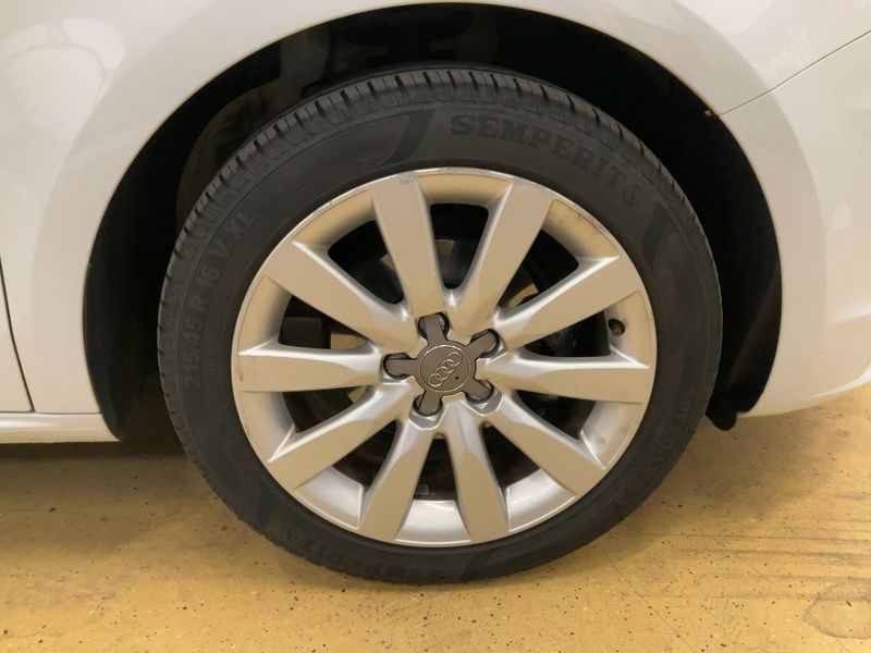 Audi A1 Sportback 1.6 TDI Ambition 2013 – снимка 11