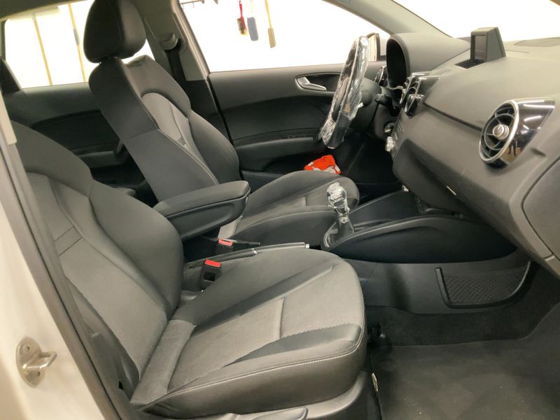 Audi A1 Sportback 1.6 TDI Ambition 2013 – снимка 16