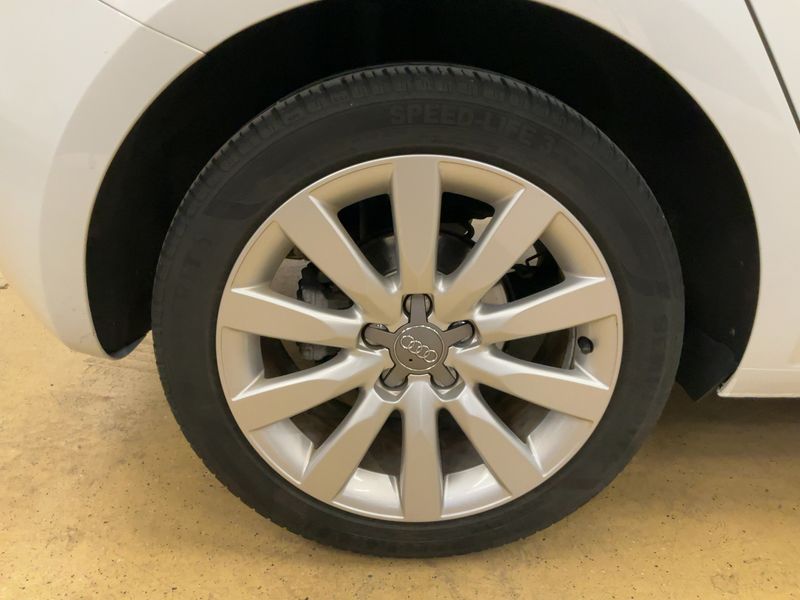 Audi A1 Sportback 1.6 TDI Ambition 2013 – снимка 9